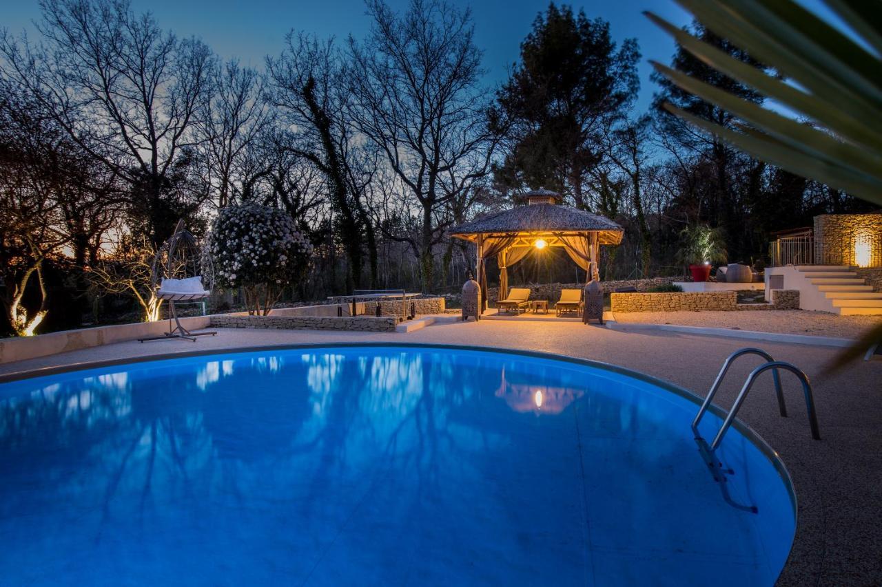 El Sama-In , Piscine Chauffee Villa LʼIsle-sur-la-Sorgue Exteriör bild