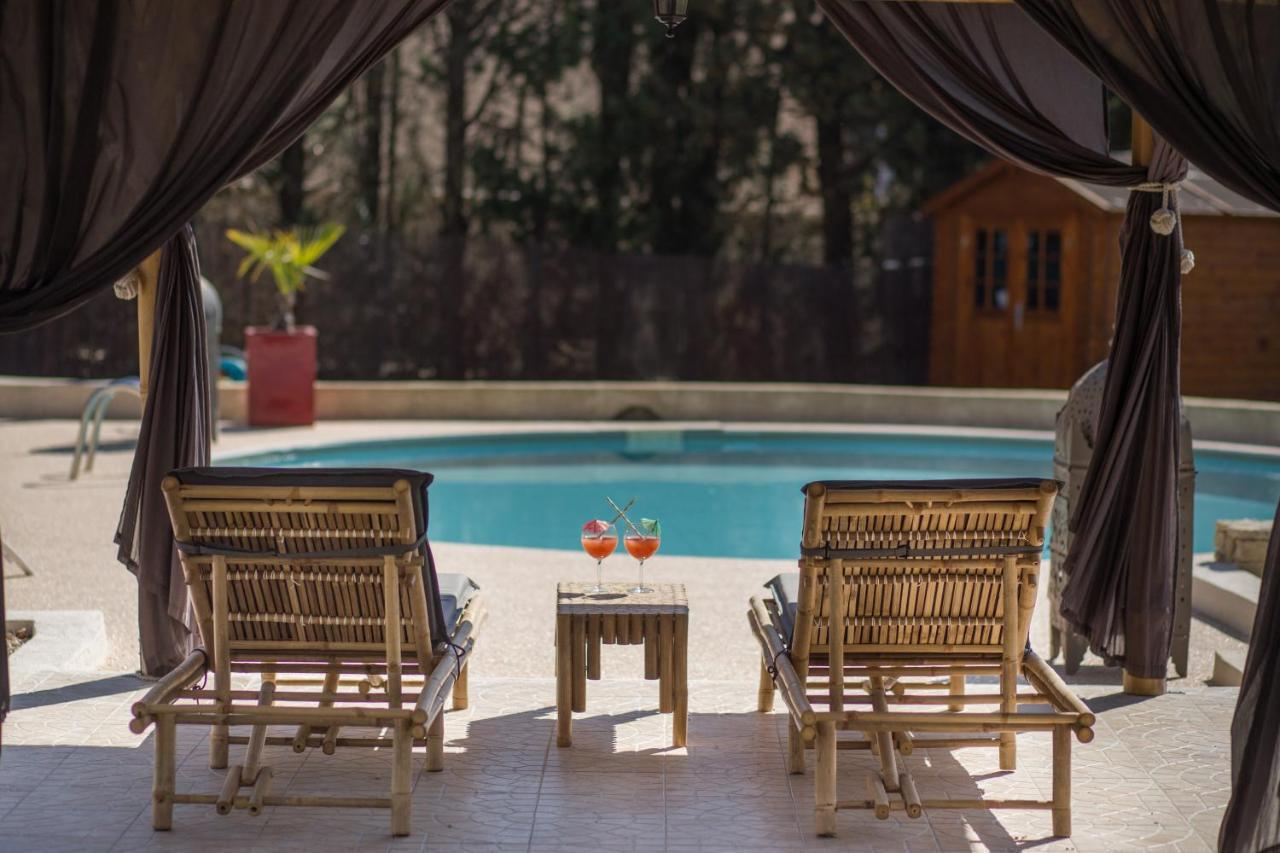 El Sama-In , Piscine Chauffee Villa LʼIsle-sur-la-Sorgue Exteriör bild